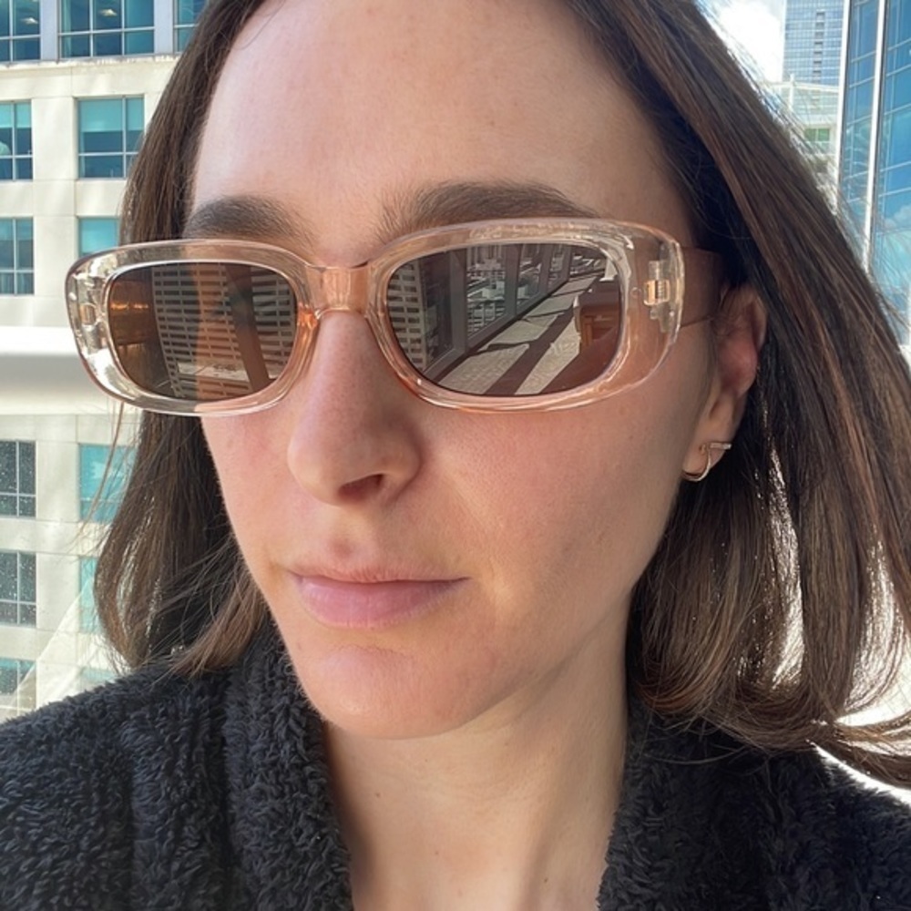 Translucent pink rectangle sunglasses - Picture 3 of 3